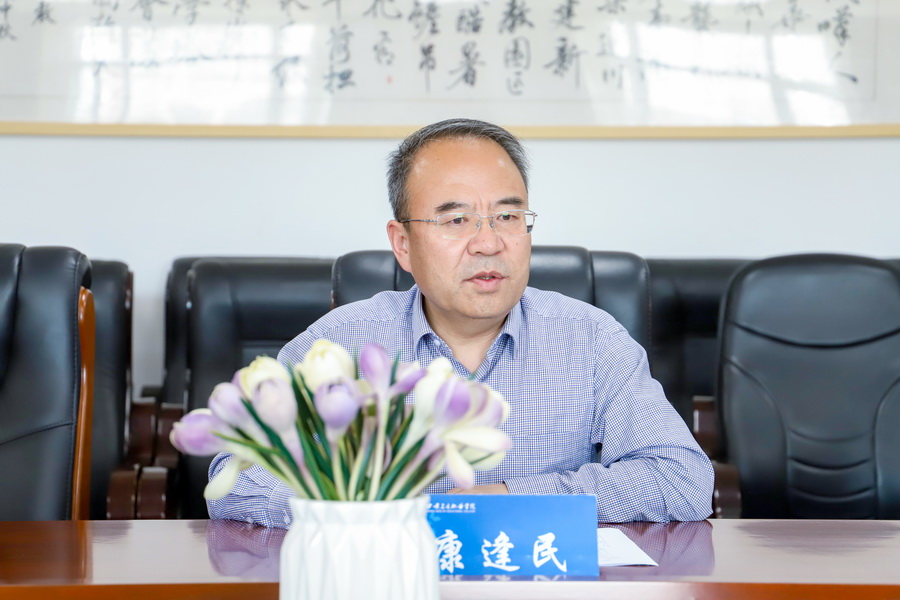 1654085642488009705.jpg 2022年5月30日 2021—2022学年第二学期期末考试工作安排会议 (1)_调整大小.jpg