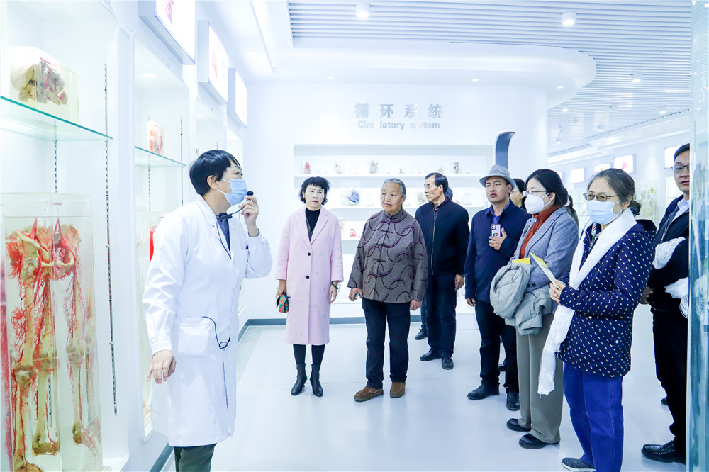 2023年3月21日   天游8线路检测中心与奇正藏药共建“藏医药产业学院”揭牌仪式 (5).jpg